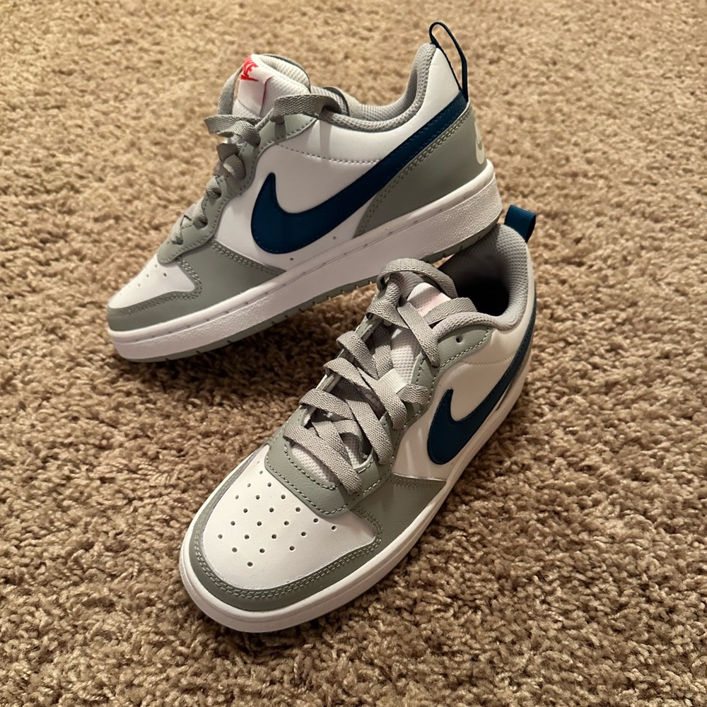 Boys, Nike size 3.5 NWOT